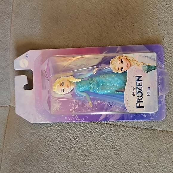 NWT Disney Bundle: FROZEN Elsa Anna Beach Towel, Doll Toy, PRINCESS Sunglasses - Picture 5 of 14